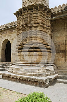 Carved pillar of Sahar ki masjid. UNESCO protected Champaner - Pavagadh Archaeological Park, Gujarat, India