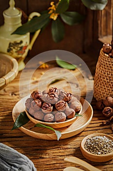 Carya illinoinensis (Wangenh.),Carya cathayensis Sarg,Walnuts are a recreational nut snack with a hard shell