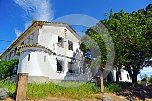 Casa cuartel de la Guardia Civil abandonada en AljucÃ©n, EspaÃ±a