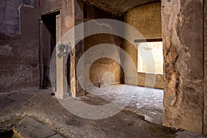 Da legna cancello. strade un edifici da antico romano 