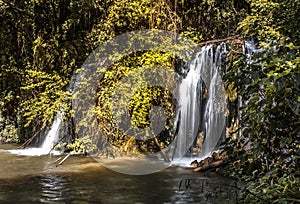 Cascada con agua efecto seda photo