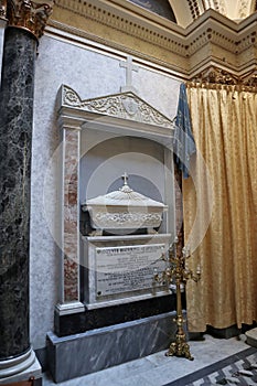 Caserta â€“ Sarcofago nella cappella del Duomo