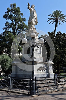 Caserta â€“ Statua in Piazza Vanvitelli