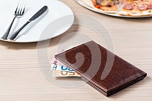 Cash payment in a pizzeria