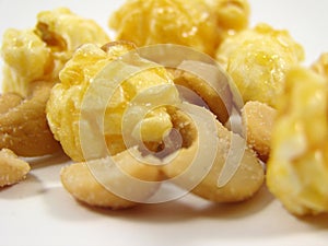 Cashew nuts & toffee popcorn