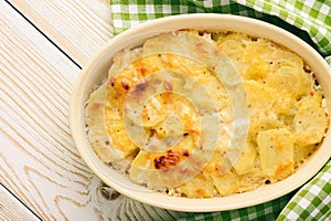 Casserole with chicken, potatoes, leek and cheese.