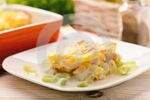 Casserole with chicken, potatoes, leek and cheese.
