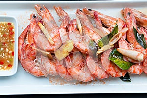 Casseroled prawns with Thai herbs eat