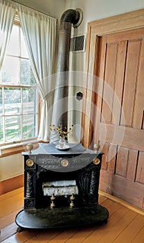 Cast Iron Wood Stove with Decoration