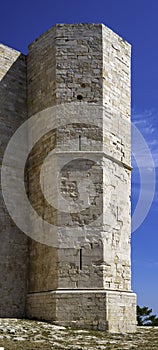 Castel del Monte that rises on the highlands of the Murge.