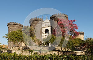Castel Nuovo (\