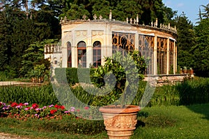 Castelfranco di Veneto, Italy: Orangerie in Park