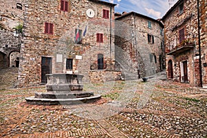 Castiglione d`Orcia, Siena, Tuscany, Italy: the ancient square Piazza del Vecchietta