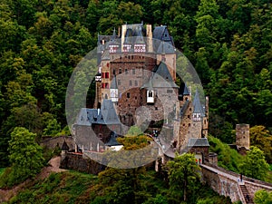 Castillo medieval de Eltz photo