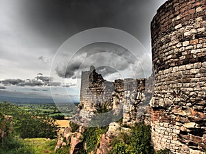 The castle is built on Beeston Crag which is in the southerly part of the Mid Cheshire Ridge