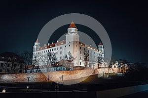Hrad v noci v Bratislave