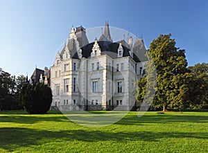 Castle and park in Budmerice