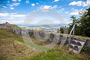 Hrad Pustý hrad, Slovensko