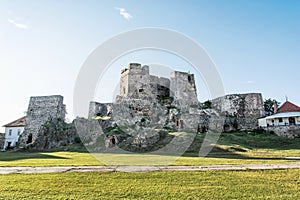 Zřícenina hradu ve městě Levice, Slovensko, starobylá architektura