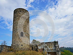 Castillo la Torre cielo azul blanco nubes 