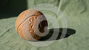 Casts a shadow to the right highlighting the object s rough and