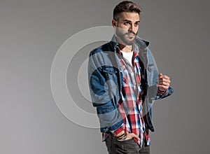 Casual guy standing with hand in pocket and posing cool