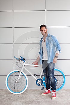 Casual guy with a vintage blue and white bike