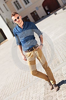 Casual man holding a hand in pocket