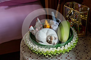 cat ceremic, gold flower placed on wooden plate is a part of bride pprice i photo