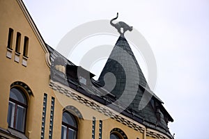 Cat sculpture on roof