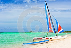 Catamarán sobre el Playa en 