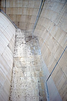 Catch basin dam