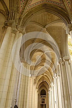 Catedral de la Almudena, Madrid. Arcos - Cathedral of Almudena, photo