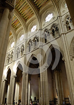 Catedral de la Almudena, Madrid. Galeria central - Cathedral of