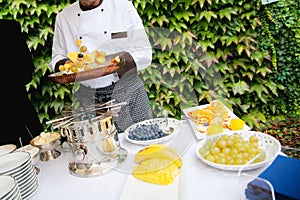 chef is cooking fruit