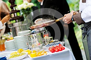 chef is cooking fruit