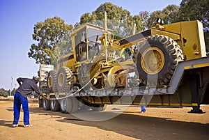 Caterpillar 140H - Chained Down