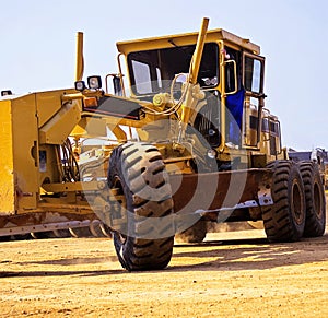 Caterpillar 140H - Turning