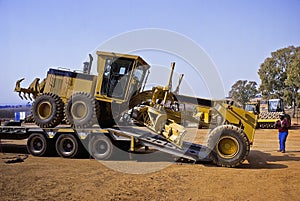 Caterpillar 140H - Unloading