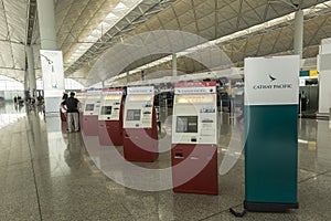 Cathay Pacifik self check in at the Hong Kong airport