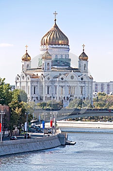 Cathedral of Christ the Saviour and Moskva river