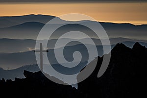 Katolický kříž na vrcholu hory. Solisko, Tatry, Slovensko