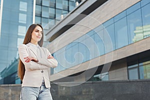 Caucasian businesswomanoutdoors in smart casual