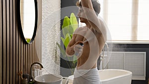 Caucasian naked muscular man guy in morning routine hygiene procedure in bathroom shirtless sweat male applying