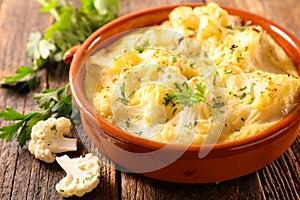 Cauliflower gratin with cream