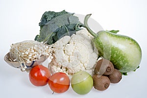 Cauliflower,kiwi,tomatoes,jujubes,broccoli,golden needle mushroom and bottle gourd