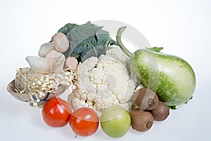 Cauliflower,kiwi,tomatoes,jujubes,broccoli,mushroom,golden needle mushroom and bottle gourd