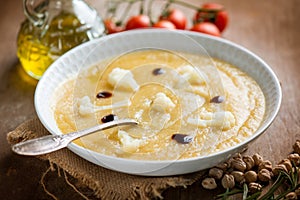 cauliflower soup with chickpeas and balsamic vinegar