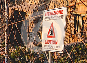 Avvertimento cadente rocce Italiano 
