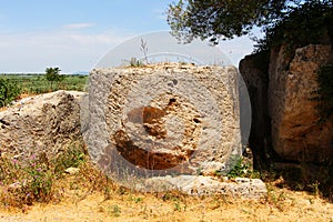 Cave di Cusa, abandoned column drum, detail